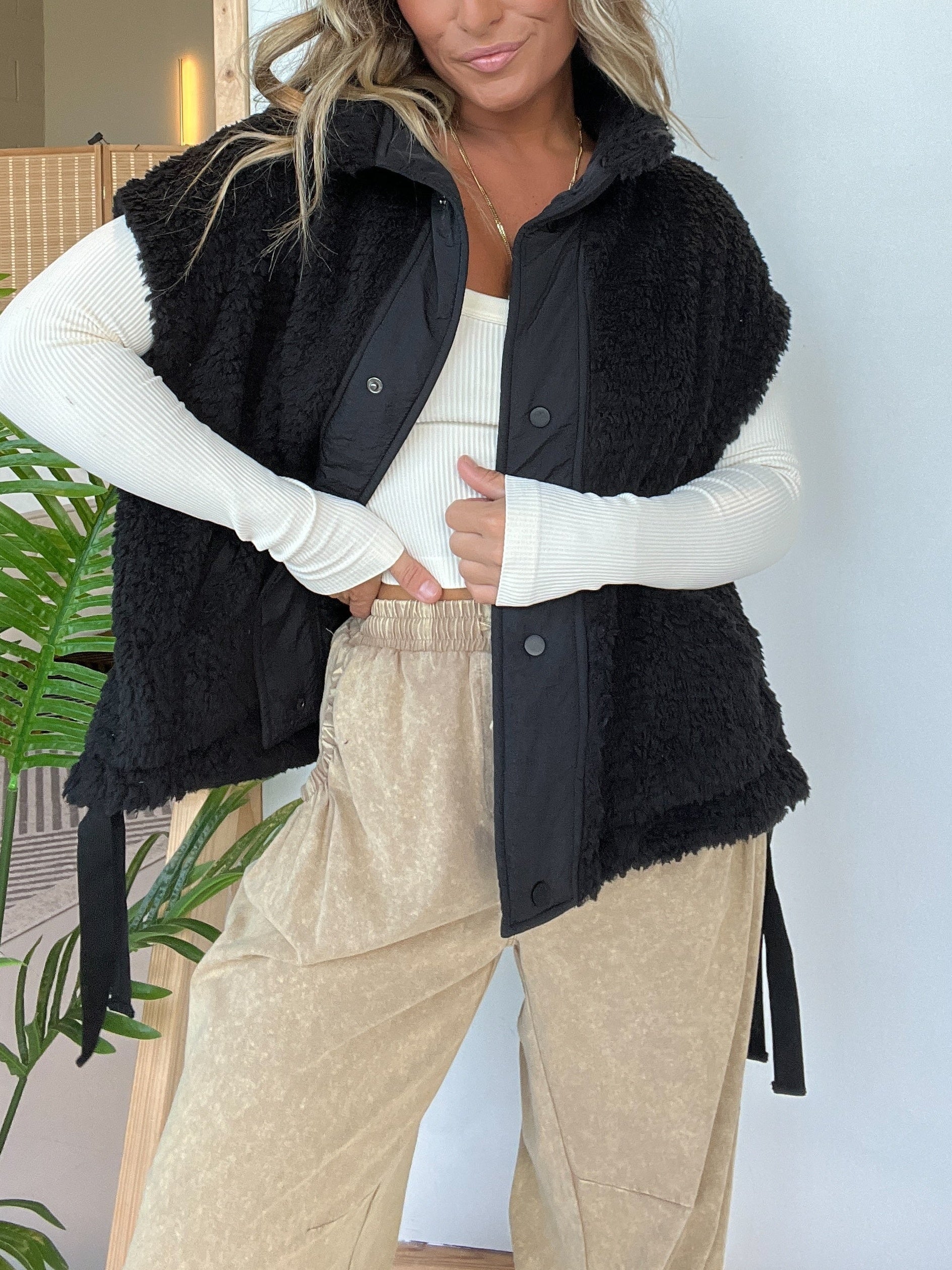 Women's Button Paneled Teddy Fleece Vest Jacket